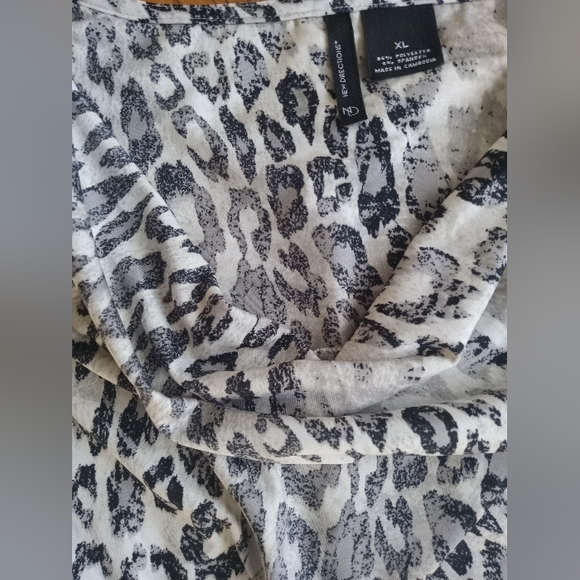 New Directions XL No-Sleeve Blouse - Picture 3 of 7